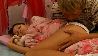 Curvaceous brunette nymph Brenda K fingered & fucked